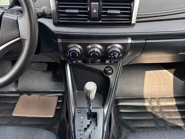 Toyota Yaris L 2015