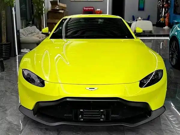Aston Martin V8 Vantage 2019
