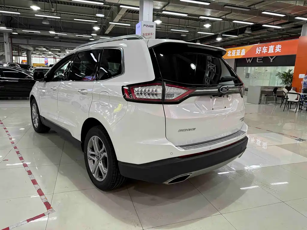 Ford Edge 2018 — фото 10