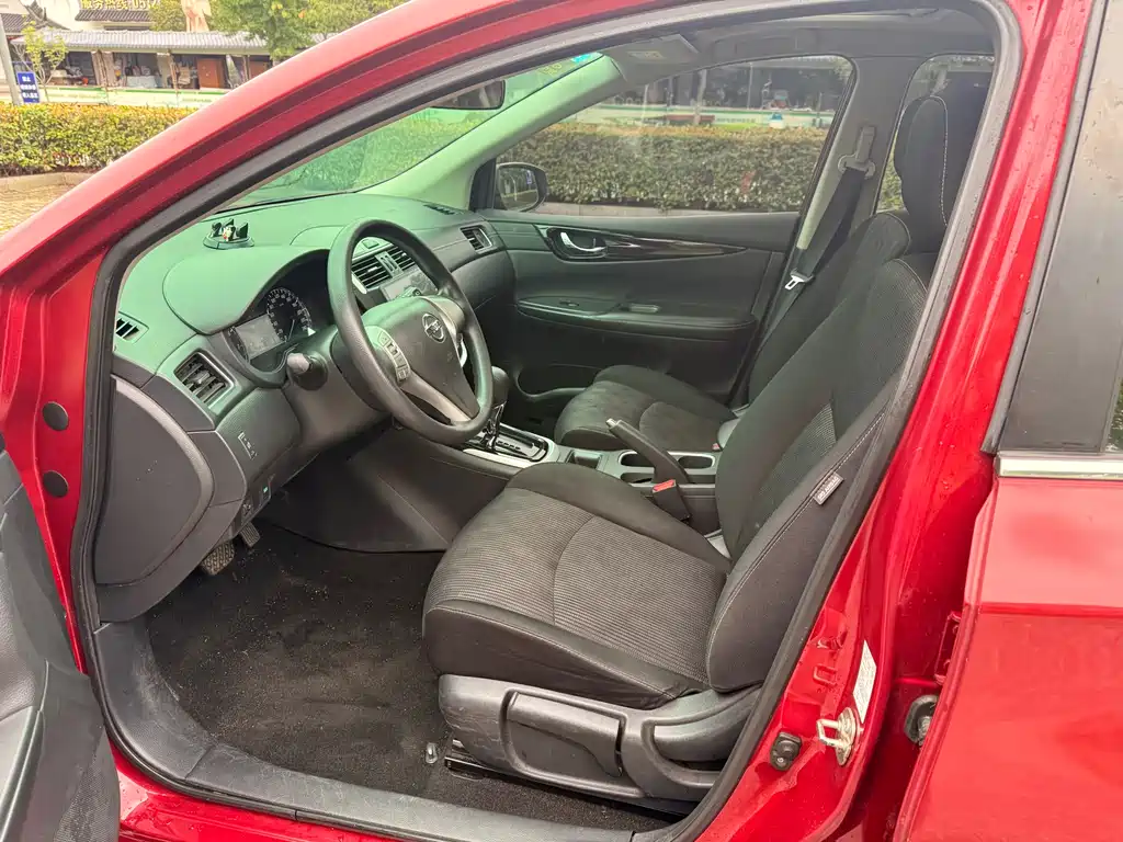 Nissan Tiida 2017 — фото 11