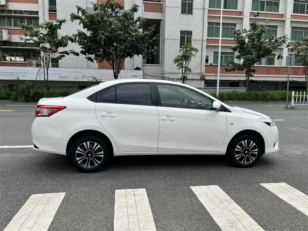 Toyota Vios 2015 — фото 7