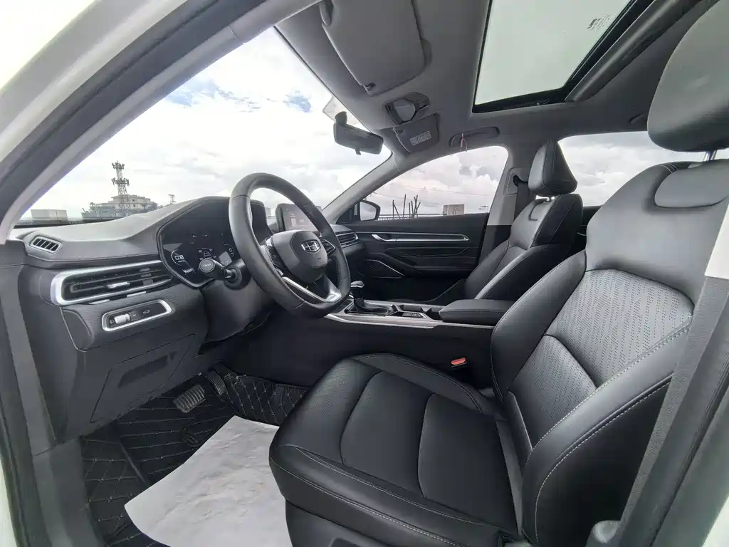 Geely Emgrand 2022