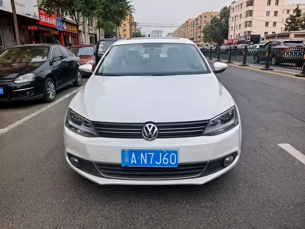 Volkswagen Sagitar 2014