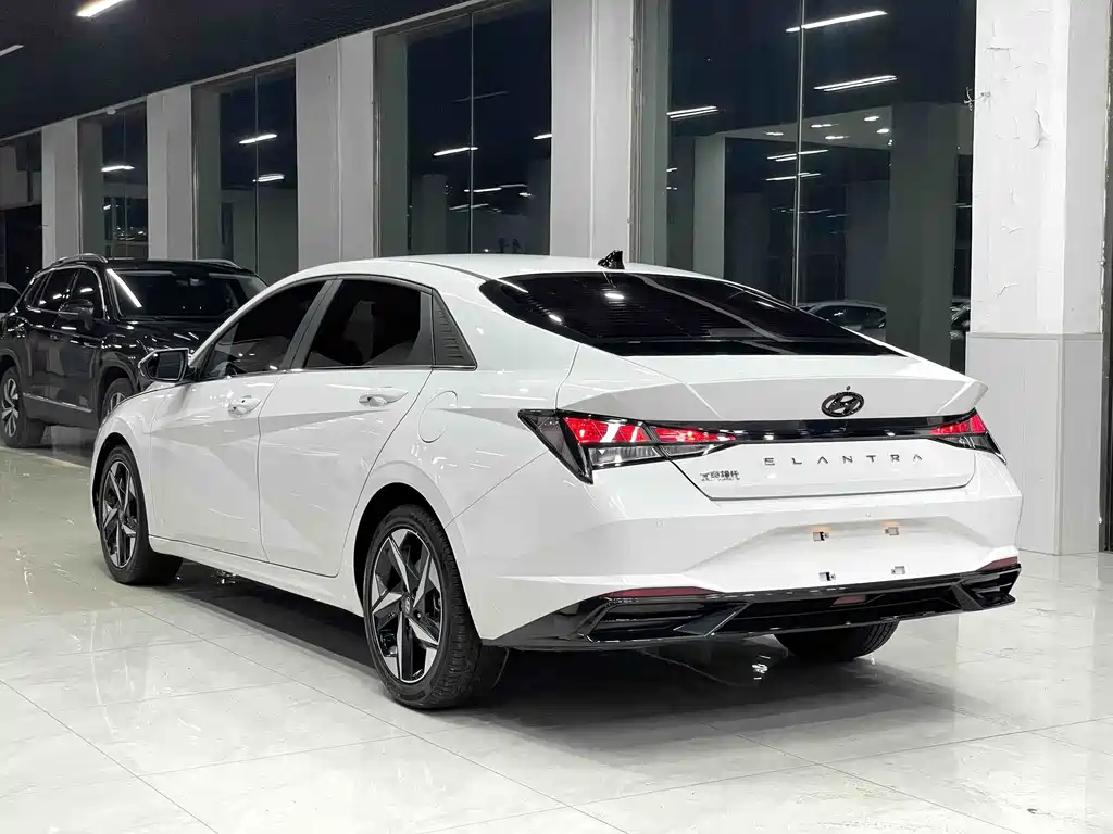 Hyundai Elantra 2023
