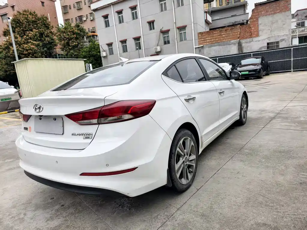 Hyundai Elantra 2018 — фото 7