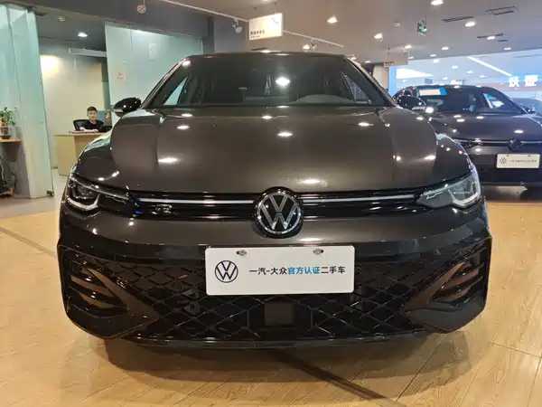 Volkswagen Golf 2025