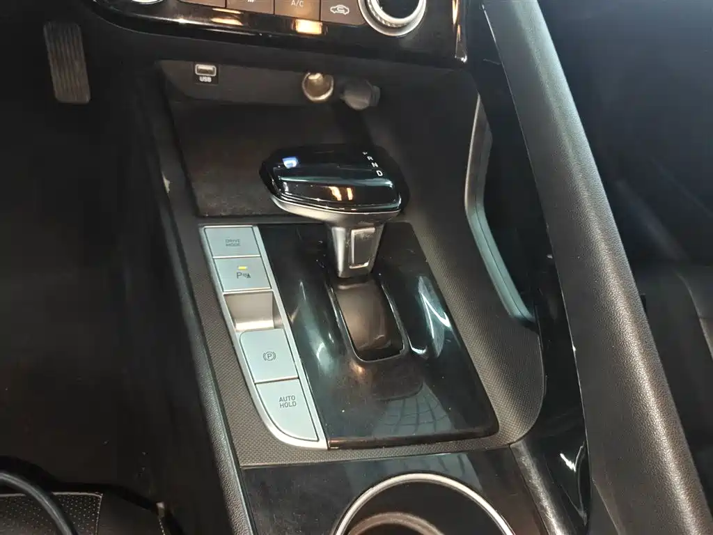 Hyundai Elantra 2021 — фото 10