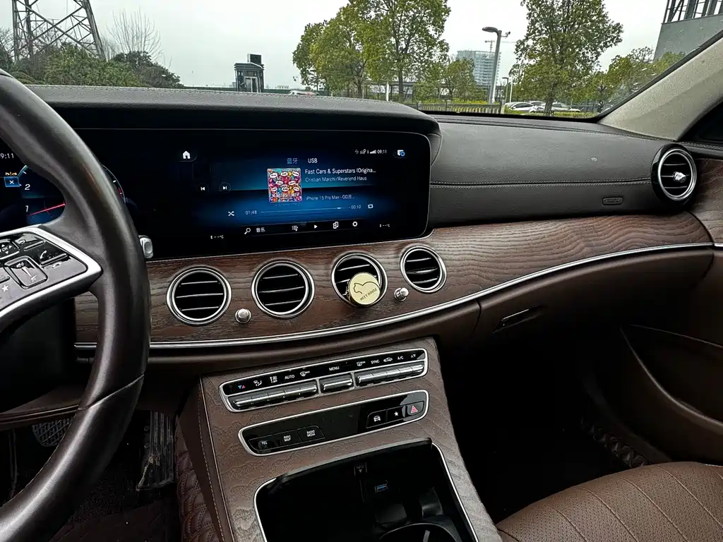 Mercedes-Benz E-Class 2023 — фото 12