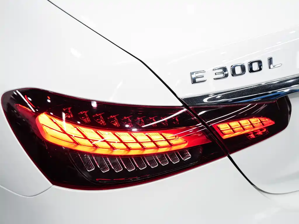 Mercedes-Benz E-Class 2021 — фото 6