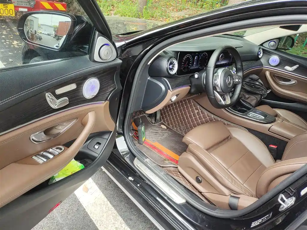 Mercedes-Benz E-Class 2019 — фото 16
