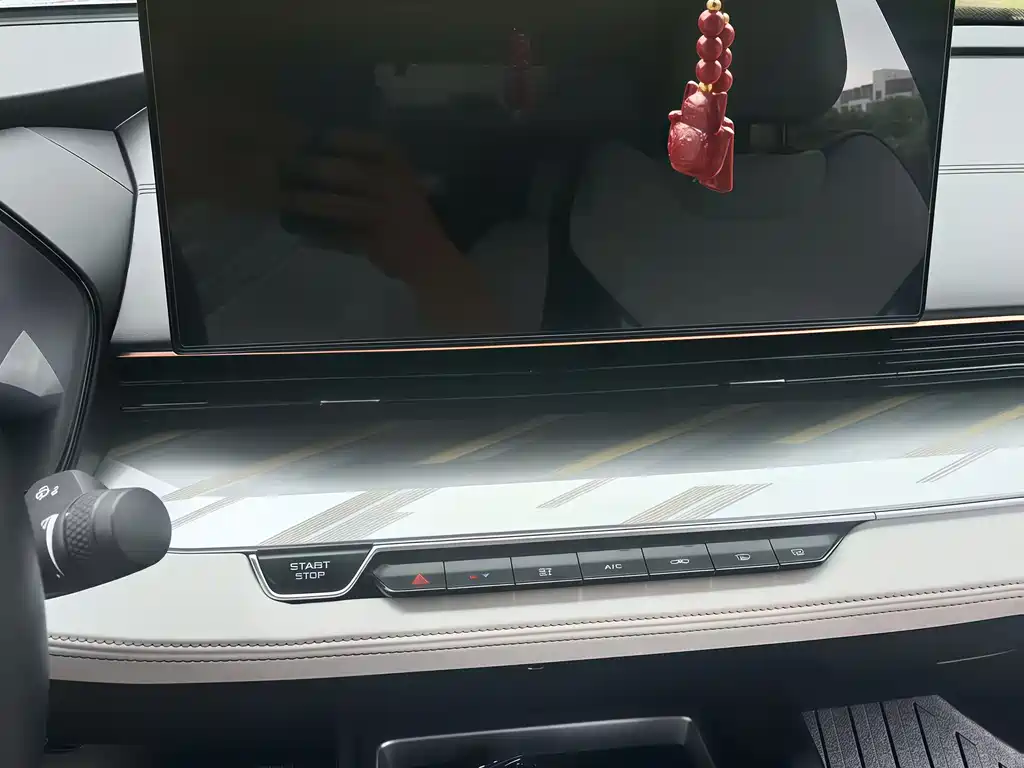 Geely Emgrand L 2022