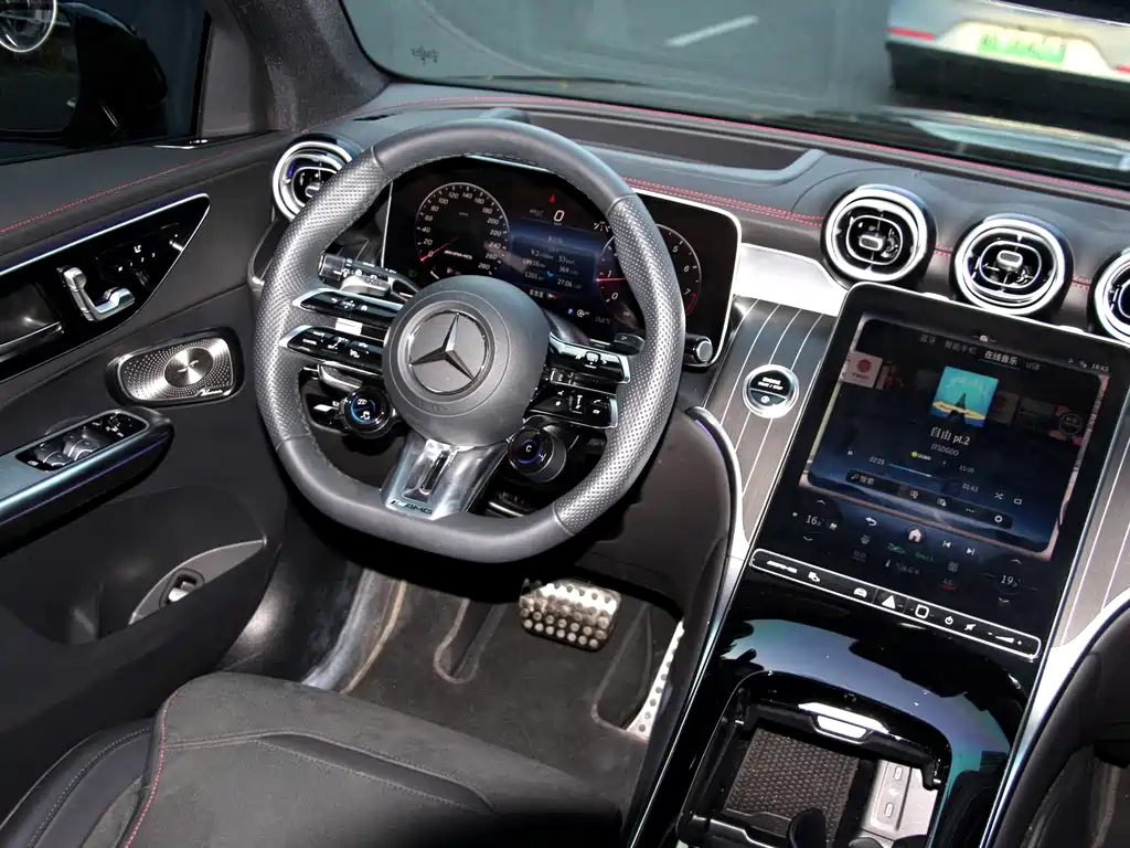 Mercedes-Benz GLC AMG 2025 — фото 13
