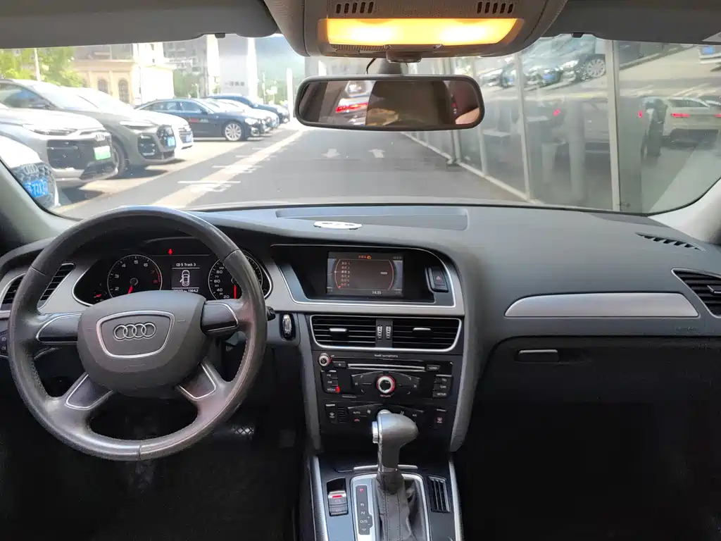 Audi A4L 2015