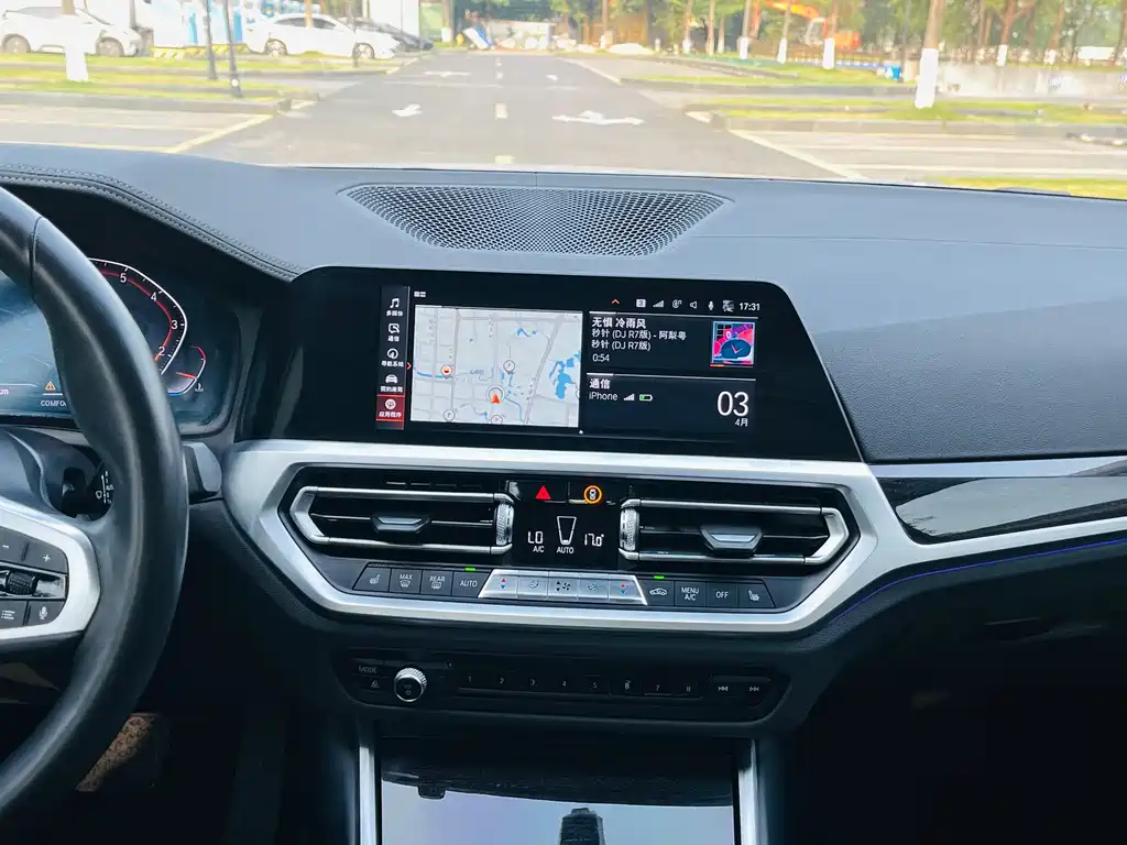 BMW 3 Series 2019 — фото 11