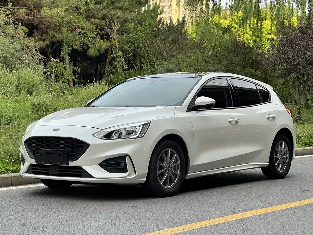 Ford Focus 2020 — фото 1