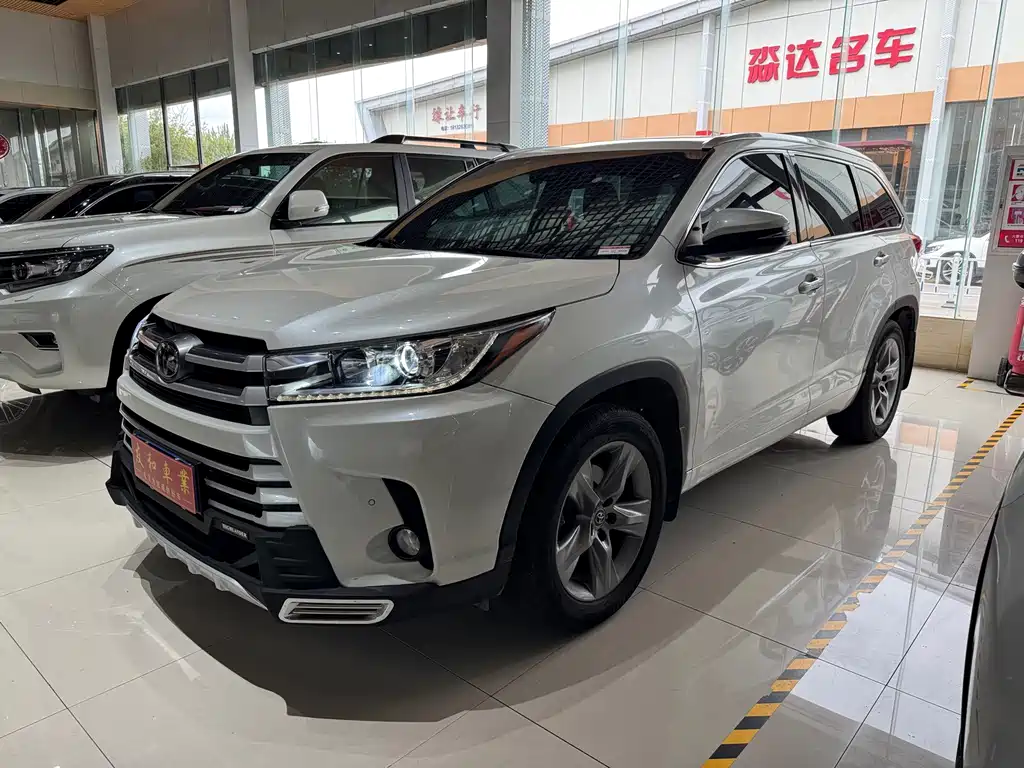 Toyota Highlander 2018 — фото 1