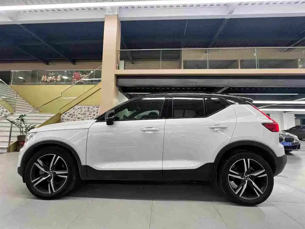 Volvo XC40 2019 — фото 7