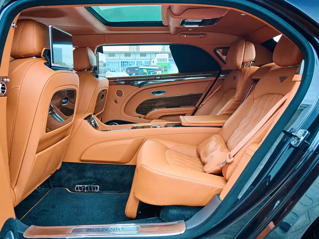 Bentley Mulsanne 2017 — фото 20