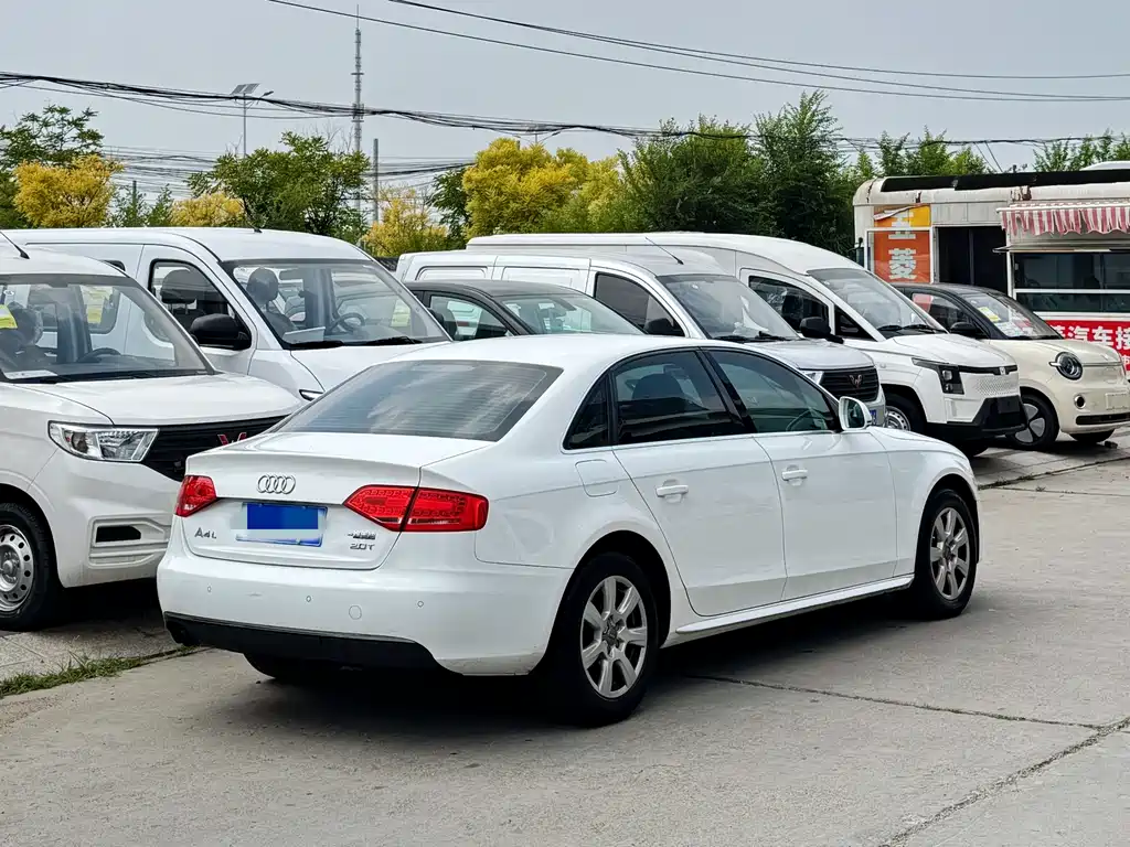 Audi A4L 2011