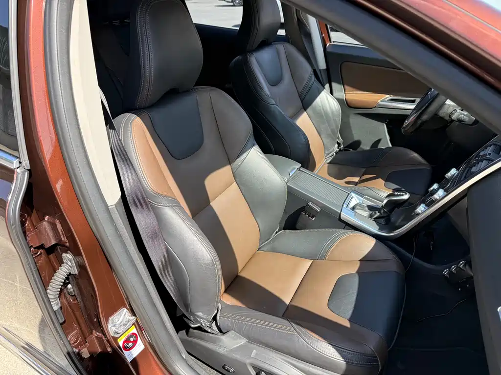 Volvo XC60 2015 — фото 10