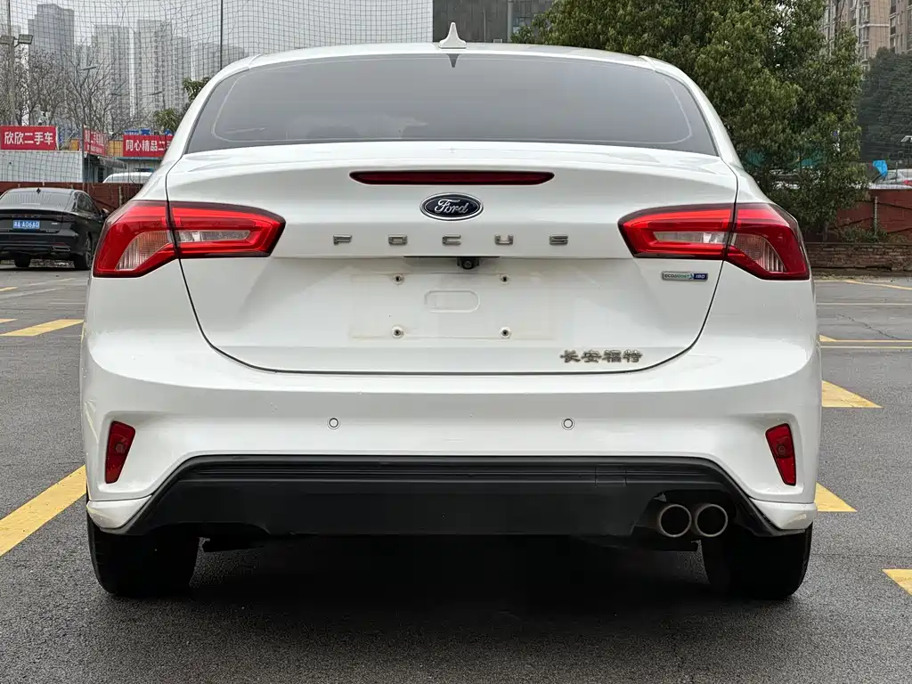 Ford Focus 2020 — фото 12
