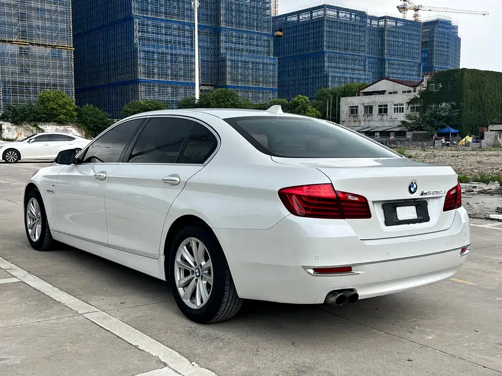 BMW 5 Series 2016 — фото 15