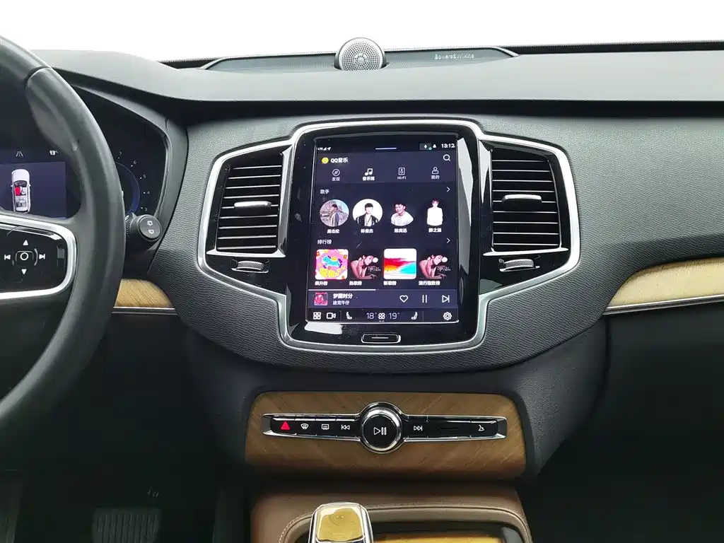 Volvo XC90 2023 — фото 12