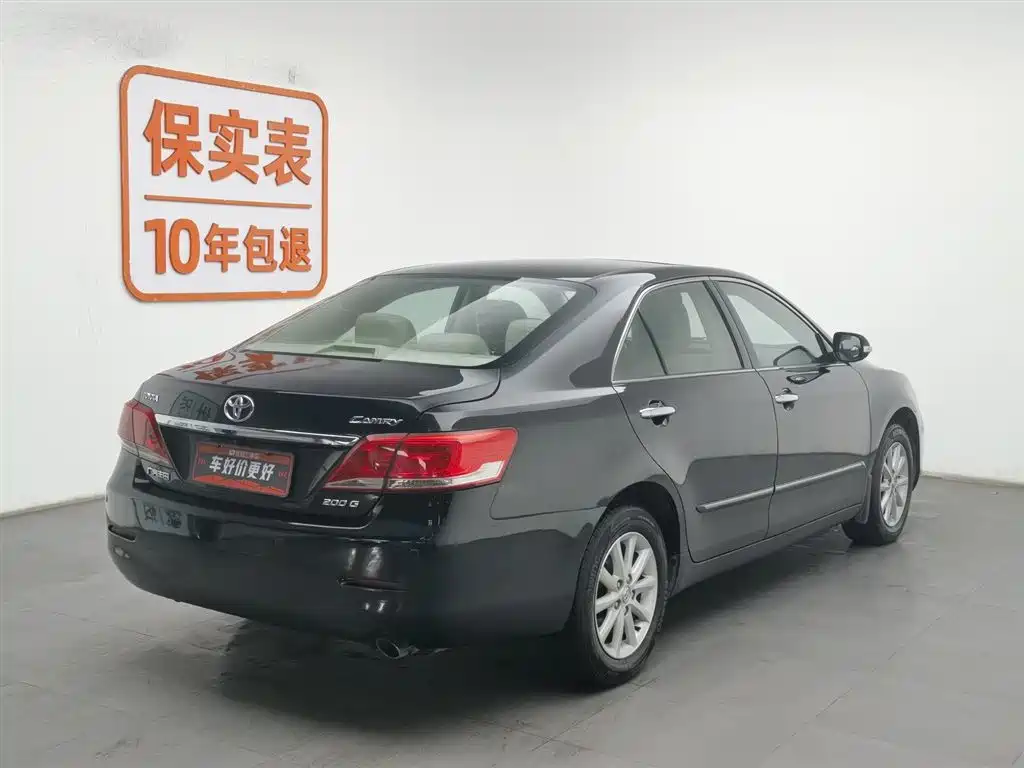 Toyota Camry 2010 — фото 2