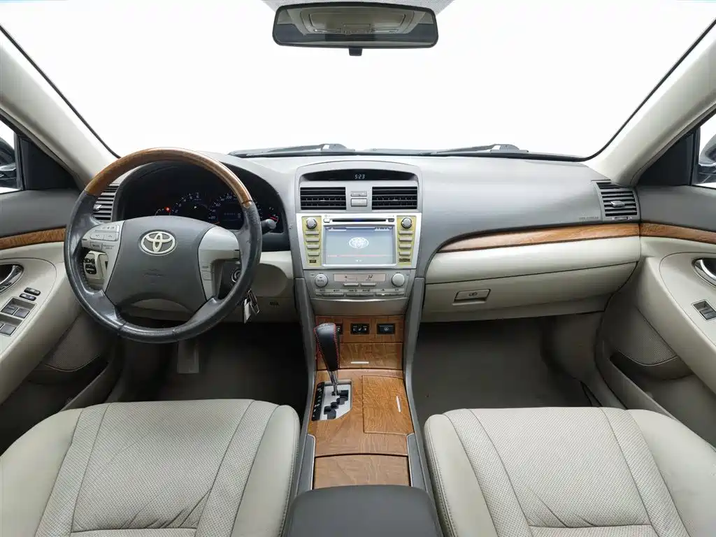 Toyota Camry 2010 — фото 5