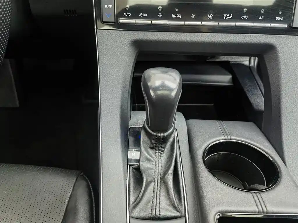 Toyota Avalon 2019 — фото 13