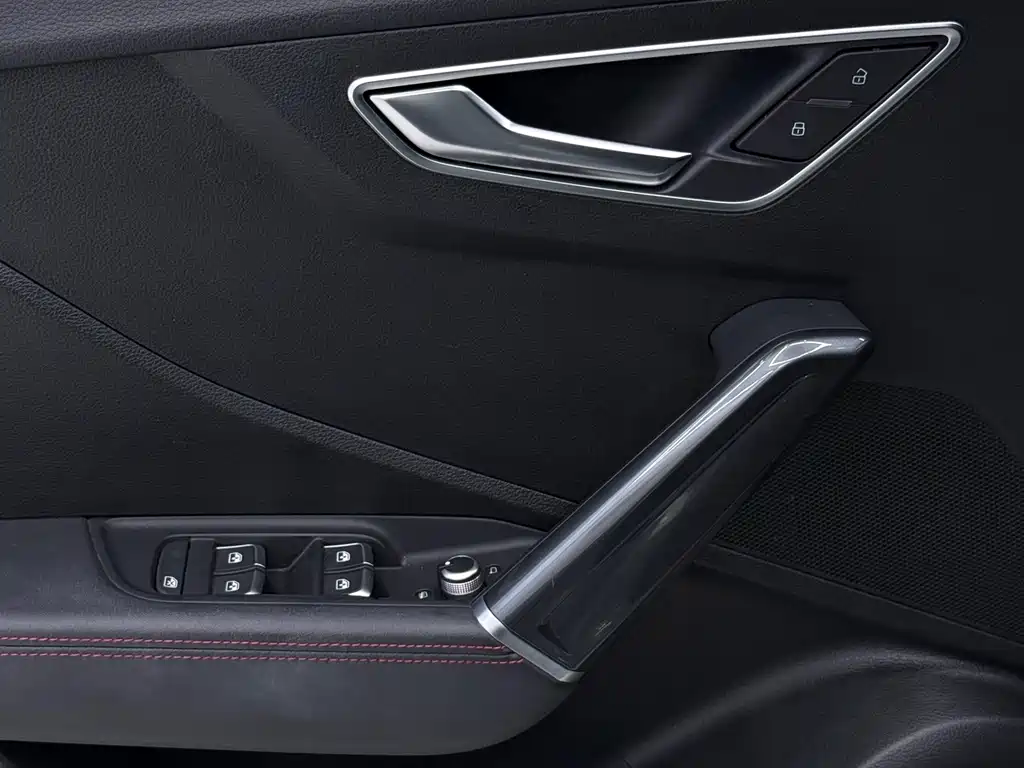 Audi Q2L 2022 — фото 10