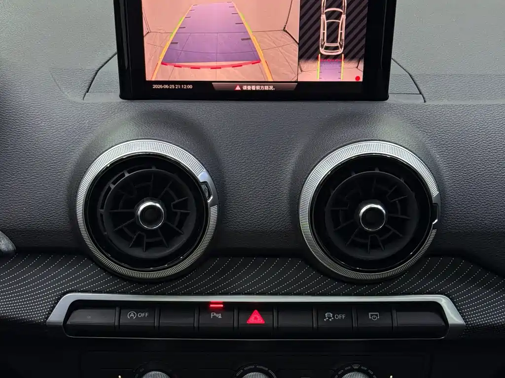 Audi Q2L 2022 — фото 14
