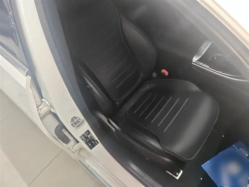 Mercedes-Benz C-Class 2023 — фото 20