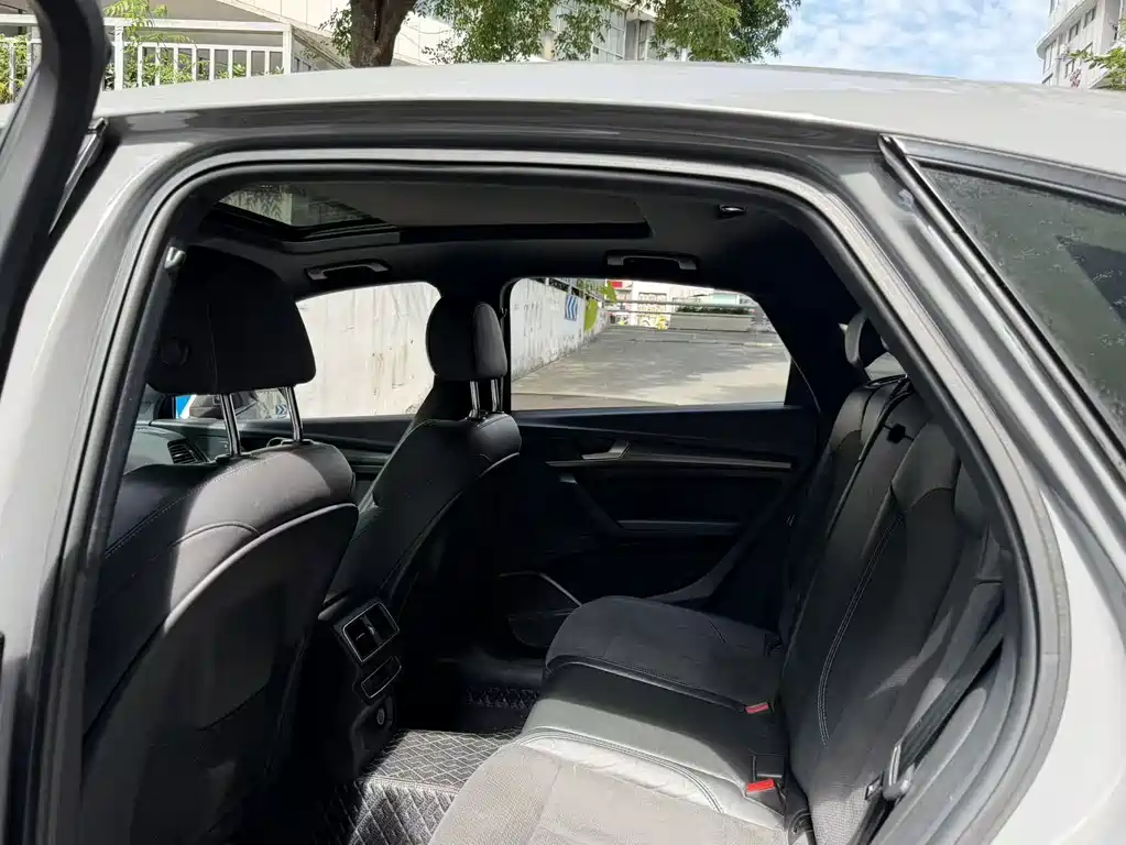 Audi Q5L Sportback 2021 — фото 10
