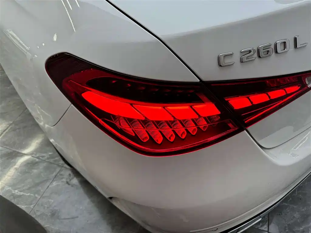 Mercedes-Benz C-Class 2024 — фото 17