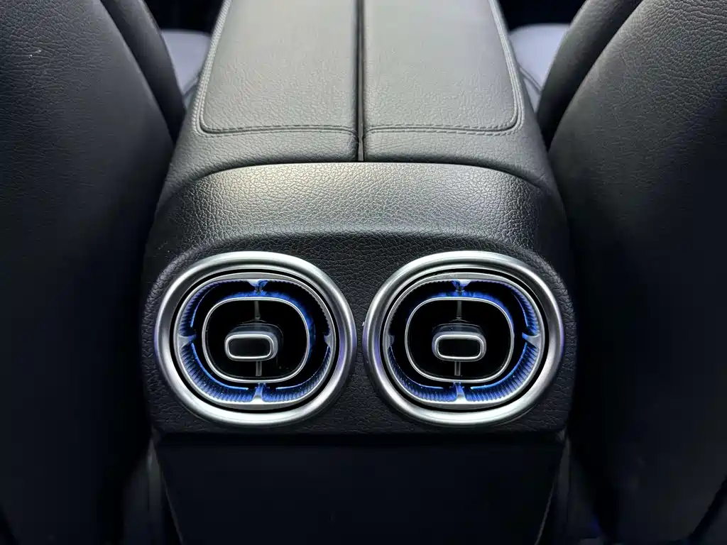 Mercedes-Benz C-Class 2024 — фото 27