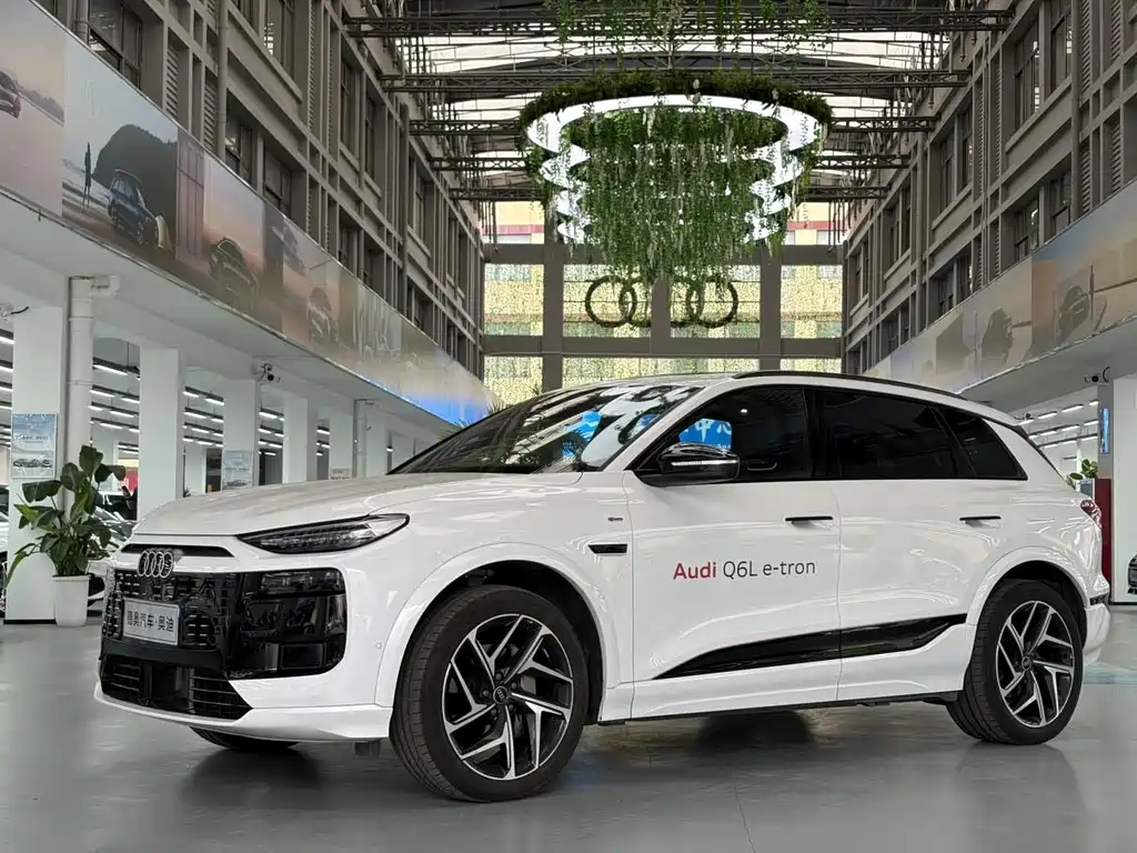 Audi Q6L E-Tron 2025 — фото 1