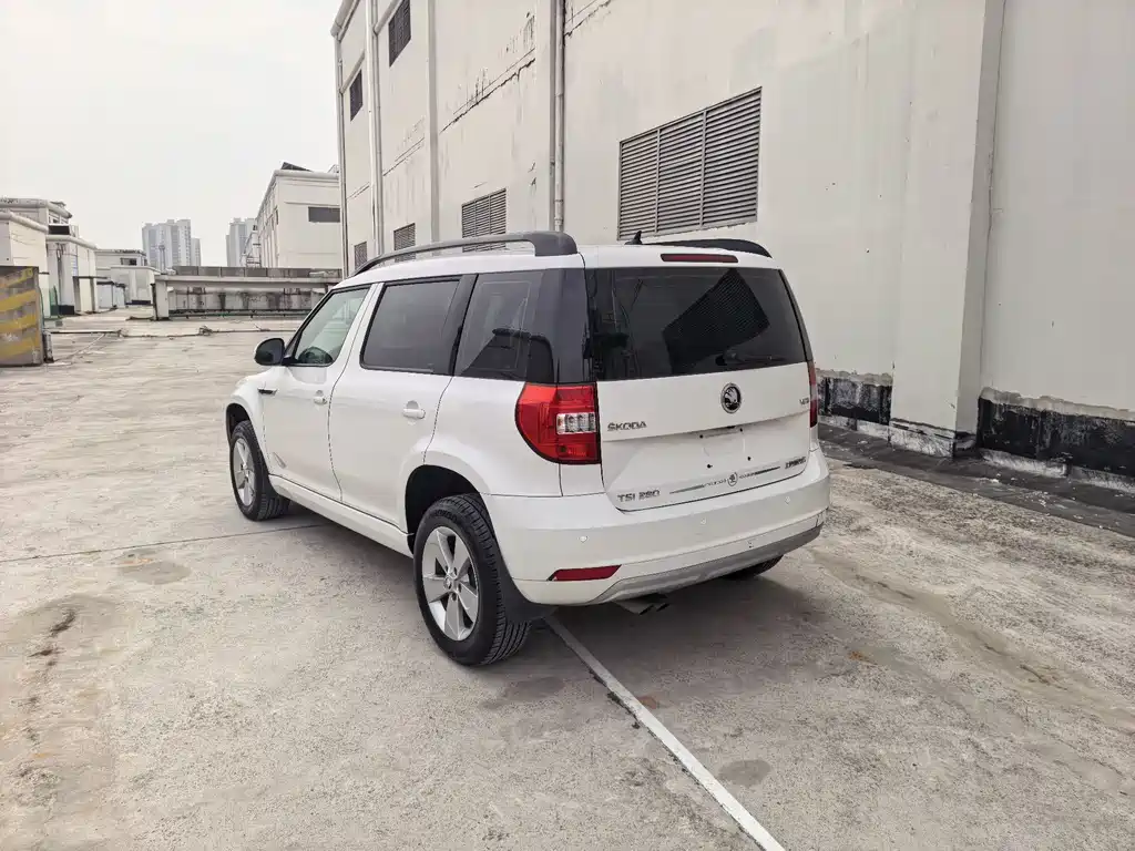 Skoda Yeti 2018 — фото 12