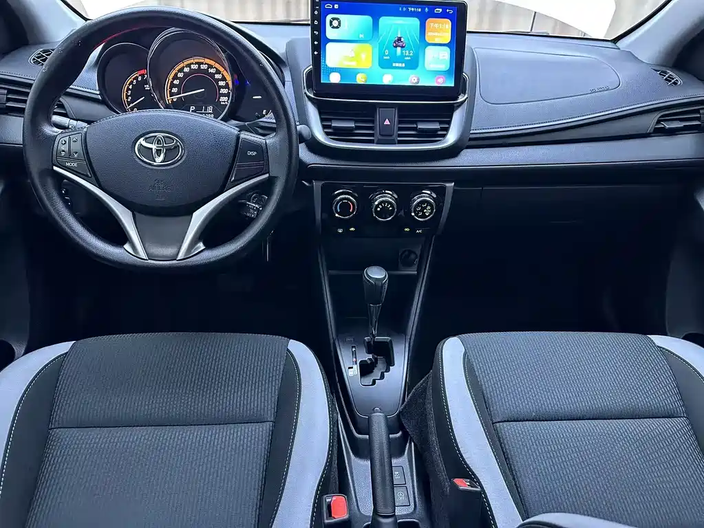 Toyota Yaris L 2023 — фото 16