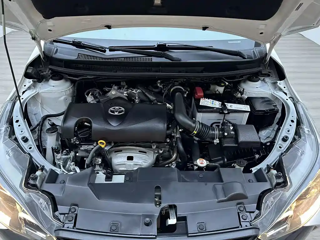 Toyota Yaris L 2023 — фото 13