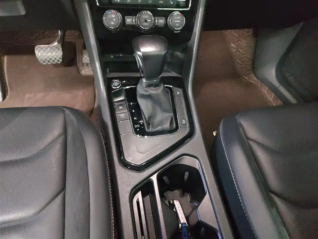 Volkswagen Tiguan L 2017 — фото 14