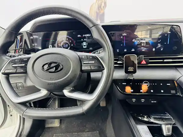 Hyundai Elantra 2023
