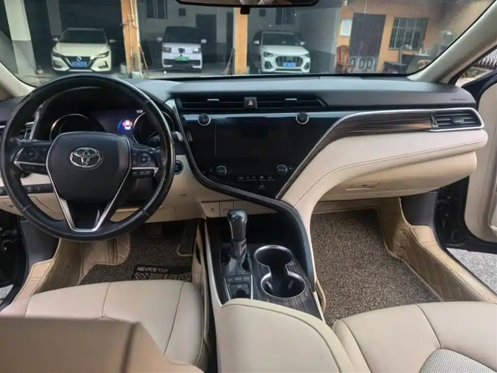 Toyota Camry 2019 — фото 8