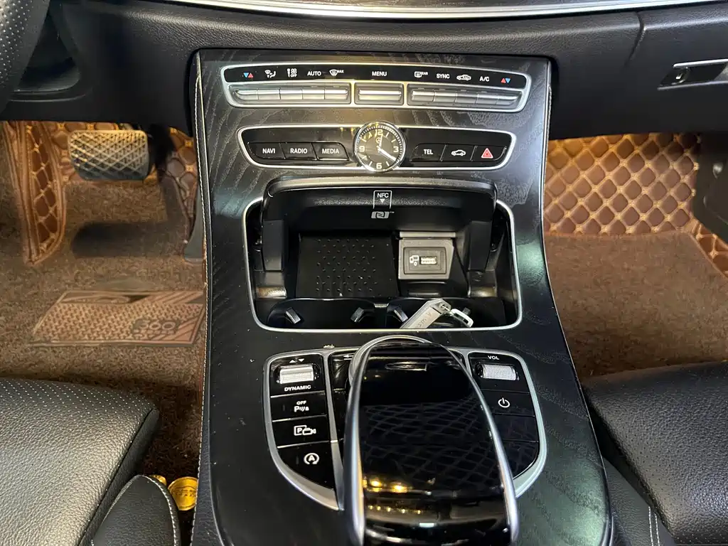 Mercedes-Benz E-Class 2018 — фото 12