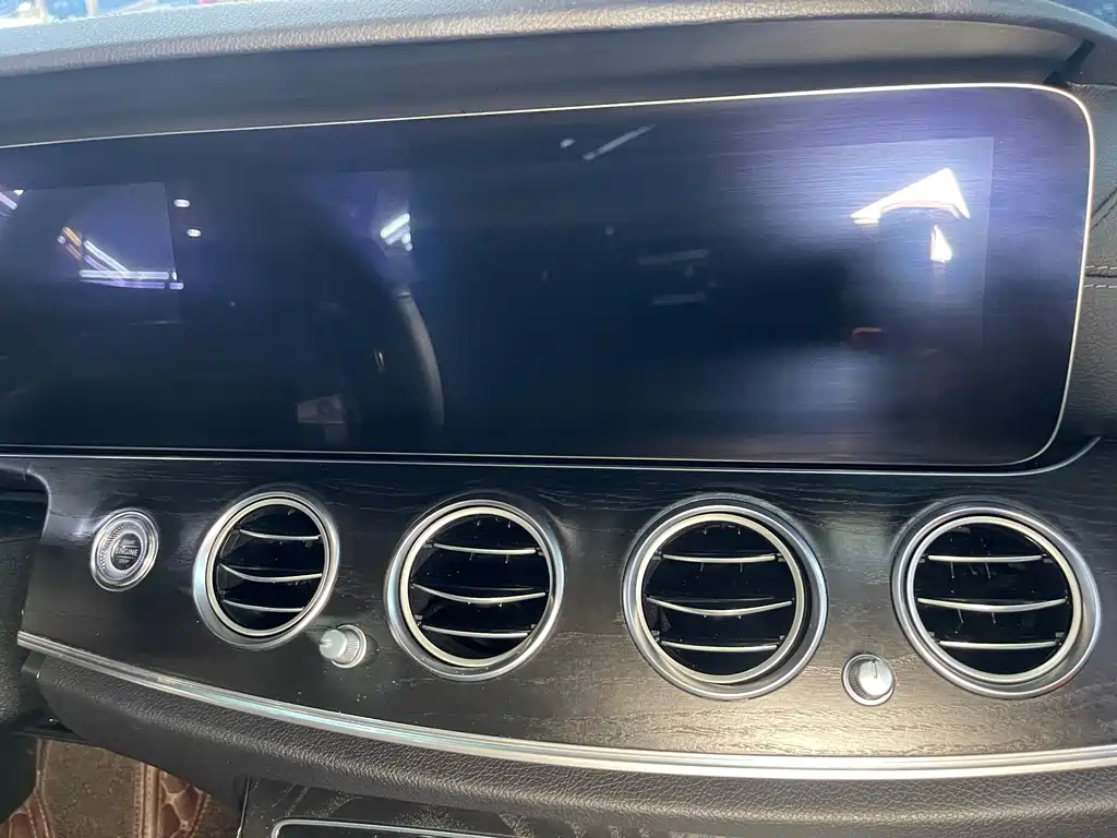 Mercedes-Benz E-Class 2018 — фото 20