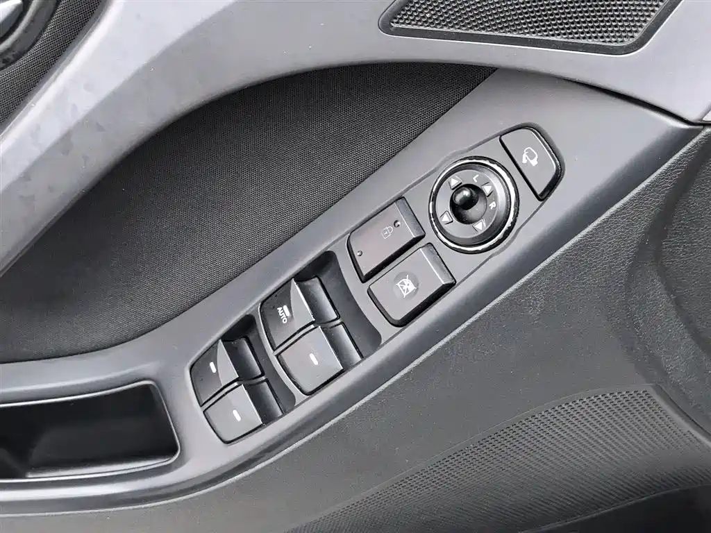 Hyundai Elantra Langdong 2018 — фото 9
