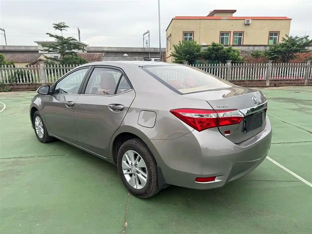 Toyota Corolla 2015 — фото 4