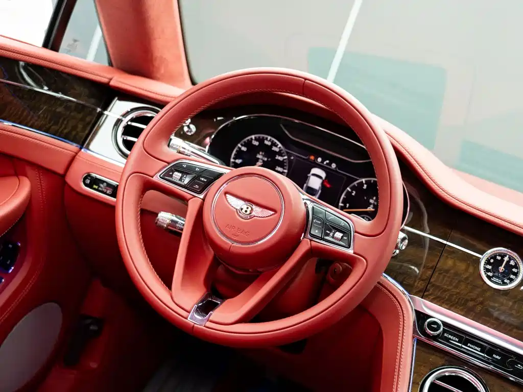 Bentley Continental 2020 — фото 19