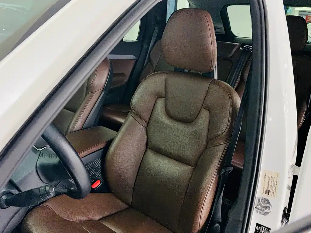 Volvo XC90 2018 — фото 10