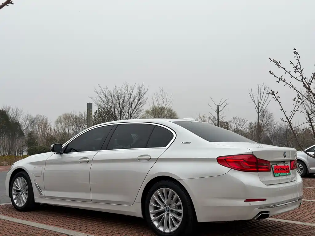 BMW 5 Series New Energy 2019 — фото 3